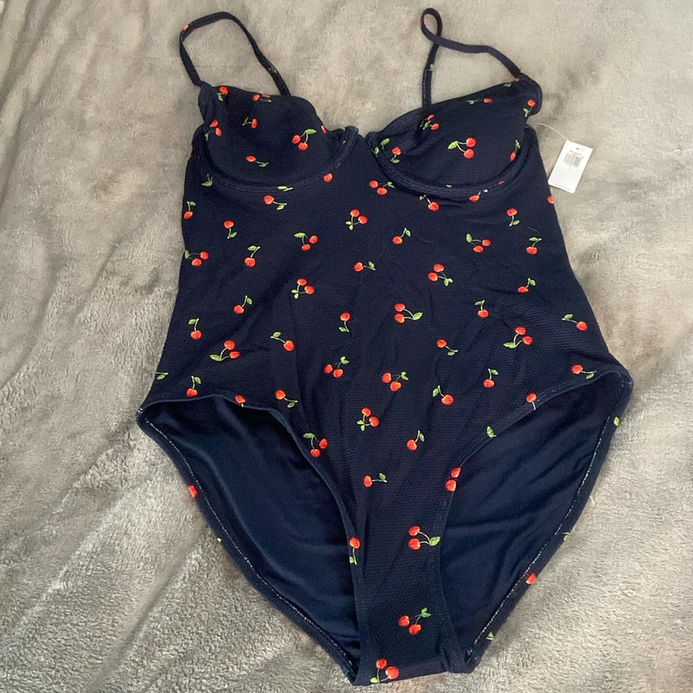 Old navy swim suit NWT